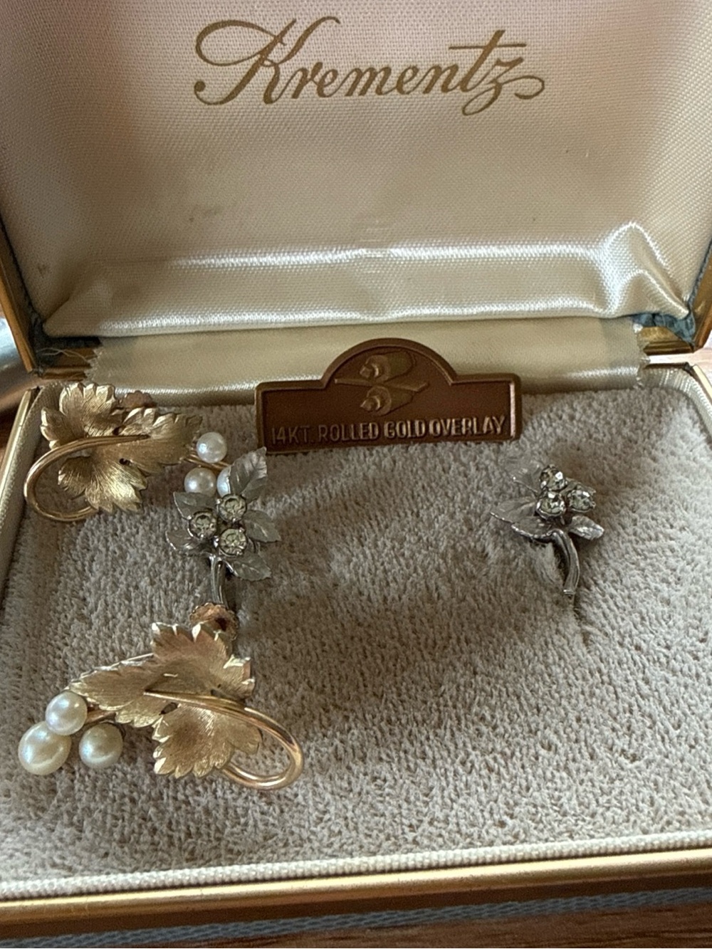 Krementz Vintage Screw Back Gold-Tone Leaf and Pearl Brooch Set - Gold and Pearl